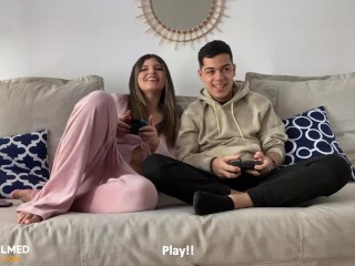 Ma Demi-soeur et Moi Avons Parié Une Pipe En Jouant à Des Jeux Vidéo