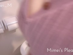 【素人】男友達の家で宅飲みしてたらエッチな気分に… トイレで必死に声を我慢しながら持参したおもちゃでこっそりお漏らしオナニー♡ 痙攣アクメ後に大量放尿しちゃうエロボディのお姉さん【個人撮影】 - Screenshot 2 of 16 - Girl Masturbating