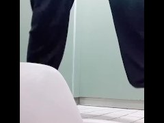 和式トイレでおしっこマンコ丸見え(*´ω`*) - Screenshot 1 of 16 - Japanese