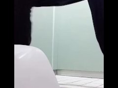和式トイレでおしっこマンコ丸見え(*´ω`*) - Screenshot 5 of 16 - Public Toilet