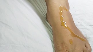 Массаж стоп маслом