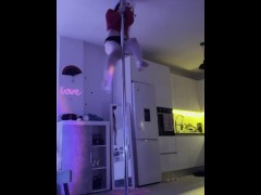 Redhead pole dance - Screenshot 7 of 16 - College