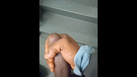Seattle 9inch cock thick public show