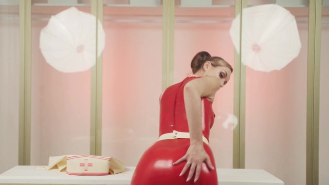 Watch Bondage Video:Nurse in latex