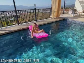 a Beautiful Blonde Masturbates in the Pool and Lures a PeepingGuy IntoA Blowjob