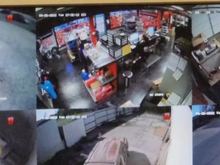 Work playtime- Masturbating while boss helps customers