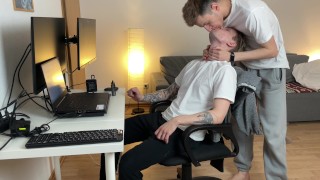 Bored Twink Came From Anal To Fuck His Boyfriend And Cum