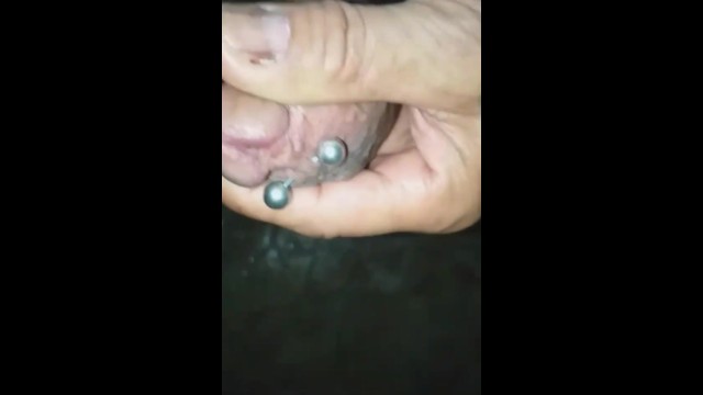 Mag weewee lng sana ako kaso inabutan ng libog kaya napajakol.