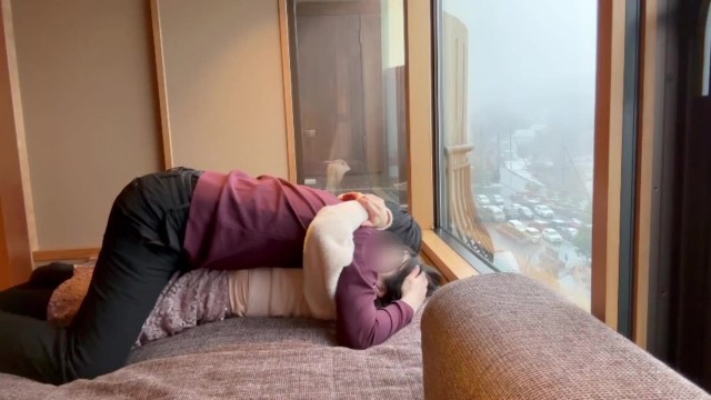 Повседневная жизнь любительской пары, целующейся в ванне под открытым небом ранним утром♡японского хентай