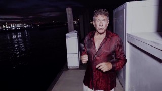 Rick Sykes la lessive sale nuit sur le quai