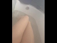 Hot babe taking bath - Screenshot 2 of 16 - Wet