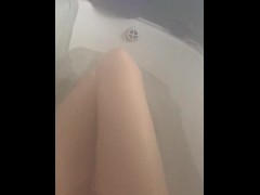 Hot babe taking bath - Screenshot 4 of 16 - Shower