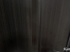 Разговариваю с мужем по телефону пока меня трахает любовник - Screenshot 1 of 16 - Blowjob While Phone