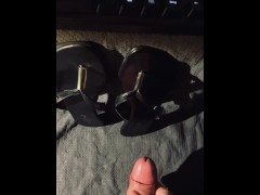 Huge Cumshot over her Leather Sandals - Screenshot 1 of 16 - High Heels
