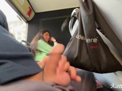 Незнакомец показал мне свой член в автобусе полным людей и я отсосала его - Screenshot 4 of 16 - Public Flashing