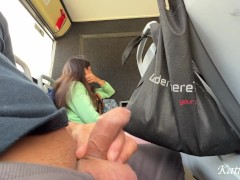 Незнакомец показал мне свой член в автобусе полным людей и я отсосала его - Screenshot 6 of 16 - Handjob