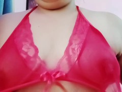Sacándome lechita en lencería roja