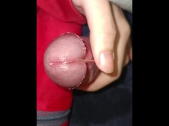 拇指玩弄阴茎系带控制高潮边缘~淫荡的精液缓缓的流了出来了呢ww - Screenshot 14 of 16 - Cumshot