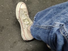 Piede nudo in pubblico