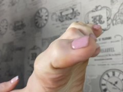 САДИСЬ ЗА СТОЛ! ВМЕСТО УЖИНА ПОДАМ ТЕБЕ СВОИ ГРЯЗНЫЕ НОЖКИ В НОСОЧКАХ И БЕЗ! ЛАСКАЙ МЕНЯ СКОРЕЕ - Screenshot 10 of 16 - Foot