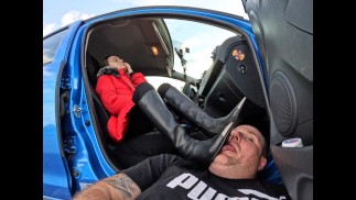 Bootworship and Bootdomination in the car