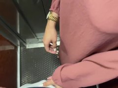 Le Pote de AD Laurent sodomise une beurette en Hijab dans l’ascenseur en plein ramadan