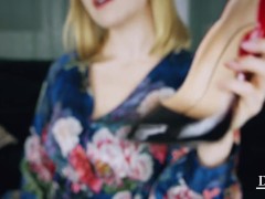 Smelly shoe fetish - Mes pieds dans ta bouche, c'est tout ce que tu mérites