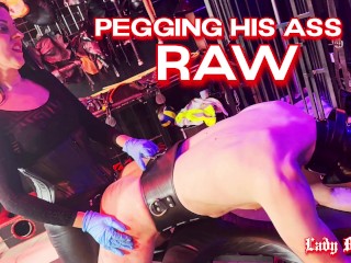 Pegging his Ass Raw - Lady Bellatrix Empurra Seu Strapon Em Escravo Na Masmorra (teaser)