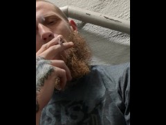 Smoking a cig 🚬💨😶‍🌫️🤣🤑