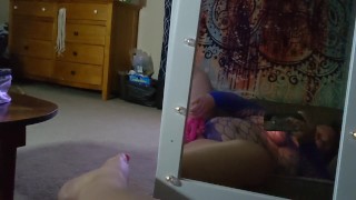 Полное видео на моем Onlyfans: милфа-толстушка в ажурной сетке, получает громко, двойные брызги