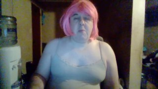 Джанин Введение: пожилая похотливая транс-леди.