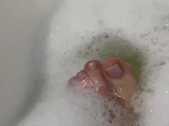 МОИ СЛАДКИЕ ПАЛЬЧИКИ НОГ В ВАННОЙ! ПОСМОТРИ СКОЛЬКО ПЕНЫ! ХОЧУ УВИДЕТЬ МОРЕ СПЕРМЫ! - Screenshot 16 of 16 - Sperm