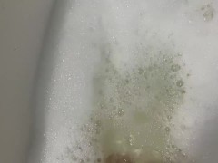 МОИ СЛАДКИЕ ПАЛЬЧИКИ НОГ В ВАННОЙ! ПОСМОТРИ СКОЛЬКО ПЕНЫ! ХОЧУ УВИДЕТЬ МОРЕ СПЕРМЫ! - Screenshot 4 of 16 - Foot Fetish