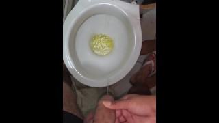Helping my male to piss and Kissing a piss dick (Bônus) 04/08/2023