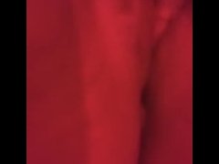 Masturbandome en la noche con luz roja😋