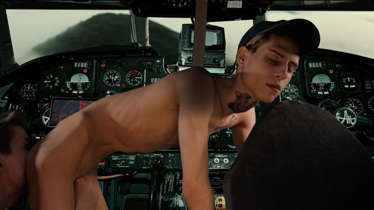 Pilot gay porn