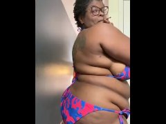 Mommy’s first string bikini