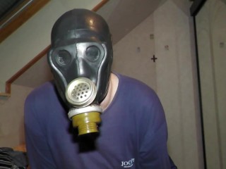 Latexmaske in Kombination Mit Gasmaske