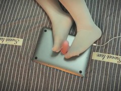 XZZ02:主人，想要白丝女仆来为你的大鸡吧服务吗？ - Screenshot 14 of 16 - Long Socks