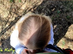 Лесная прогулка закончилась для красотки большим камшотом на жопу. 6/16