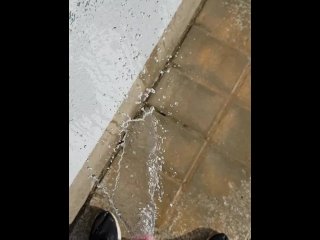 Pinkeln am parkplatz