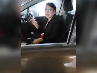 Fellation Dans Le Parking, J’ai Trouvé Cette Nouvelle Fille