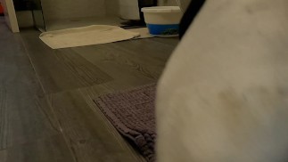回到家中，汗流浃背，汗流浃背，汗流浃背，汗流洗澡，拥抱我的脚