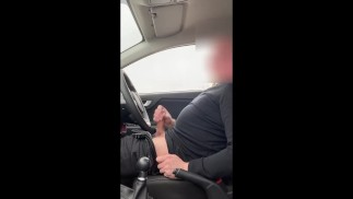 в машине на публике