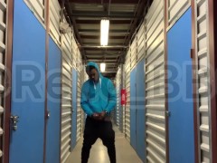 Quick Nut At The Storage Unit