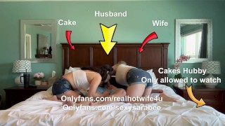 Cuckquean-Ehefrau Hilft Cuckcake Beim Ficken Ihres Mannes, Kuchen, Cuck Reinigt Und Holt Sich Zurück