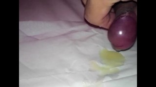 Ejaculate by rubbing the glans that is congested in red
