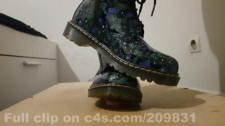 Lul Crush vertrappen sperma Dr Martens Flower