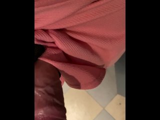 petite trav chienne cum sur son sol et ses gants