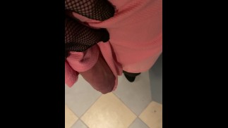petite trav chienne cum sur son sol et ses gants